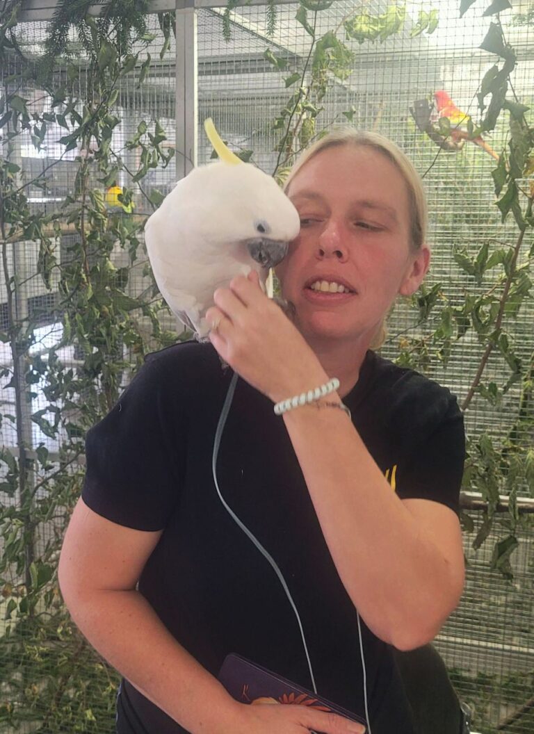 Anja Hölzel mit Kakadu Exter