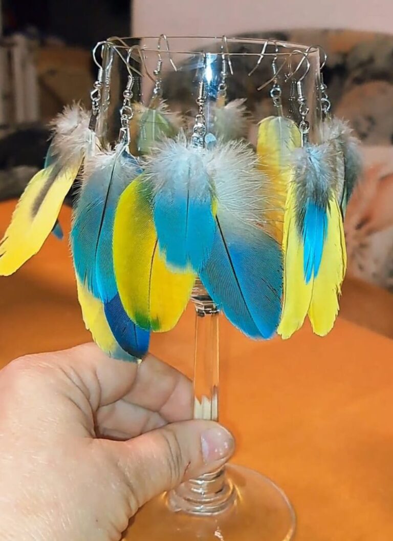 Bastelarbeiten aus Vogelfedern