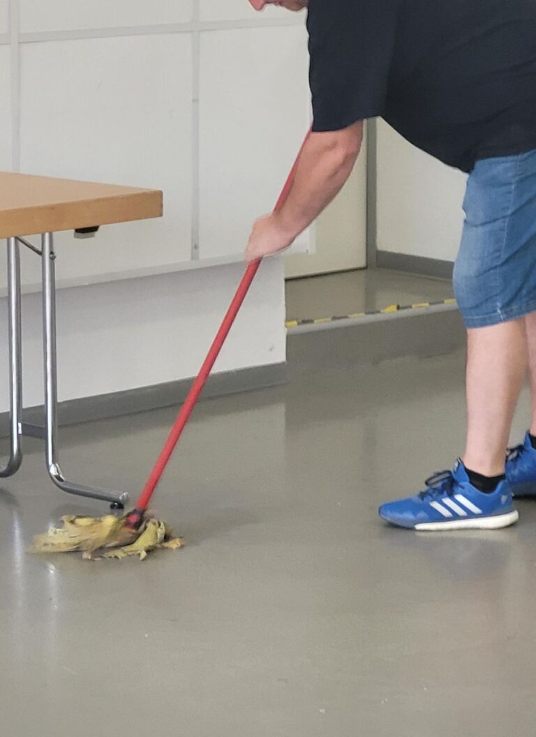 Am Ende wird gefegt und gewischt